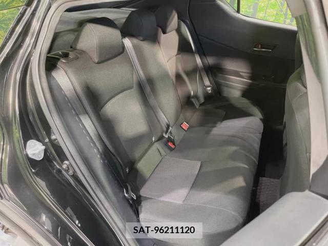 Toyota C-HR 2017-08 225227-10