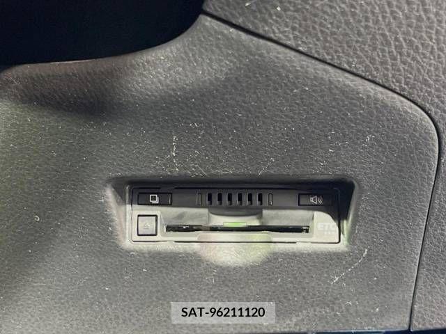 Toyota C-HR 2017-08 225227-6
