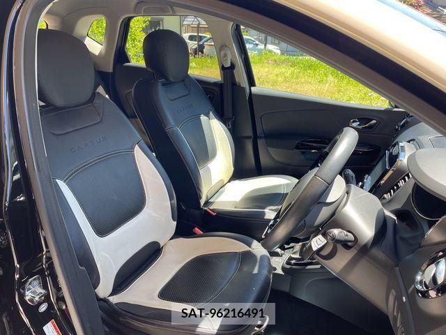 Renault CAPTUR 2015-07 283041-1