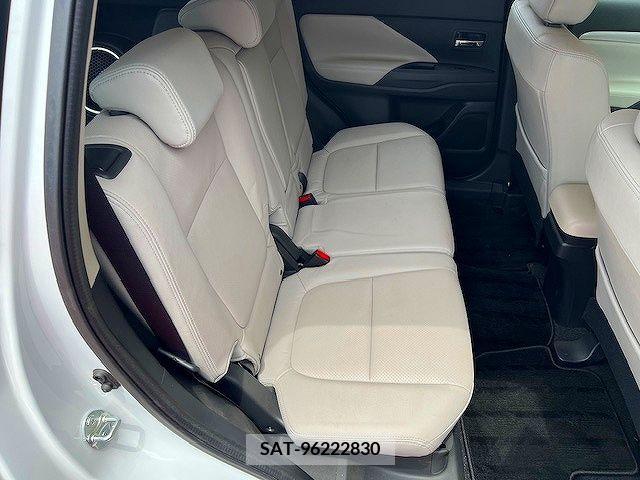 Mitsubishi OUTLANDER PHEV 2014-09 281135-9