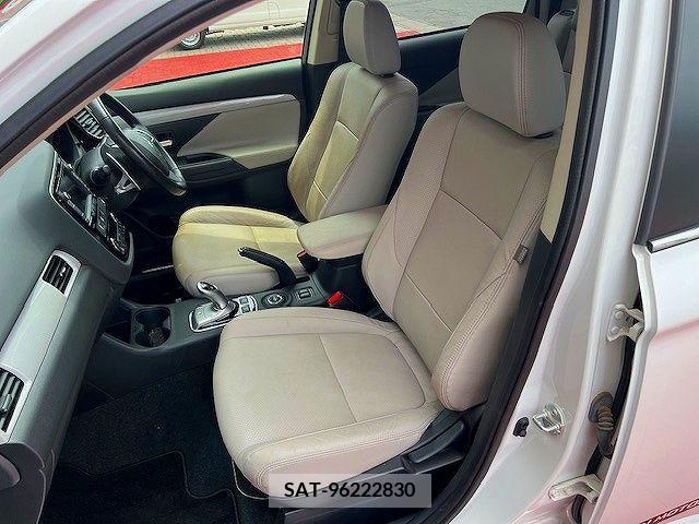 Mitsubishi OUTLANDER PHEV 2014-09 281135-12