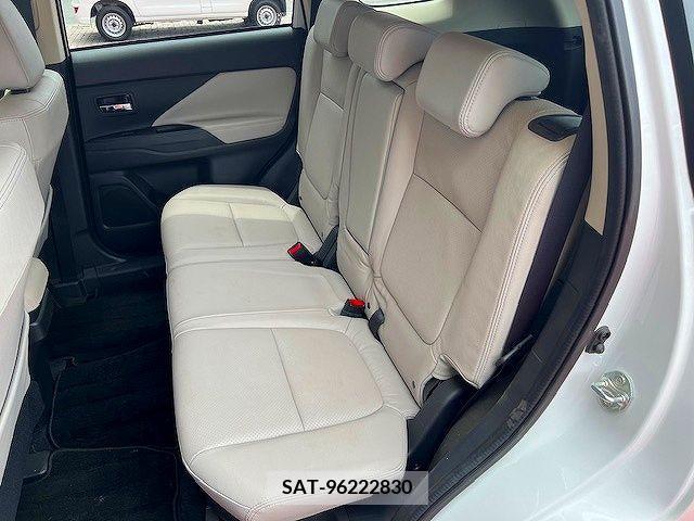 Mitsubishi OUTLANDER PHEV 2014-09 281135-18