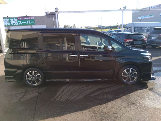 Toyota VOXY 2017-12 184294-3