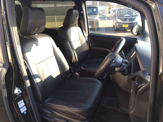 Toyota VOXY 2017-12 184294-8