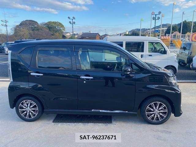 Daihatsu MOVE CUSTOM 2018-01 255105-12