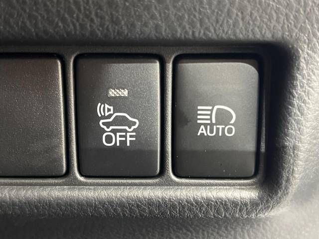 Toyota C-HR 2018-09 6761-7