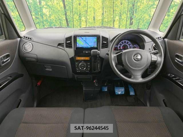 Nissan ROOX 2010-11 388506-1