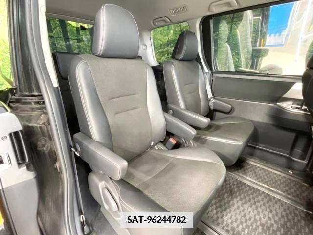 Toyota VOXY 2013-07 338809-9