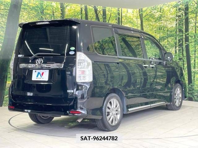 Toyota VOXY 2013-07 338809-18