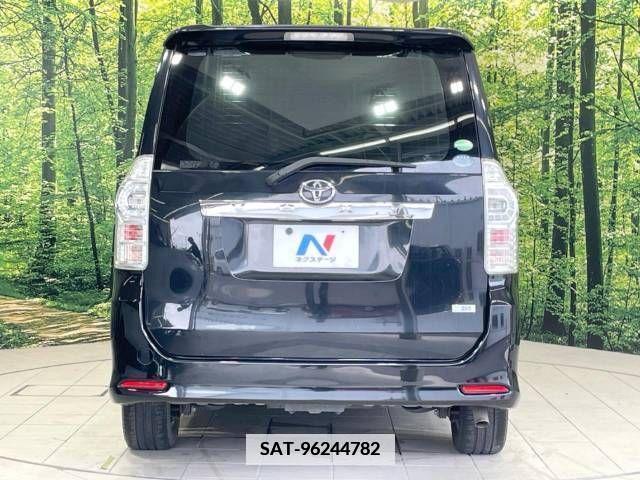 Toyota VOXY 2013-07 338809-16