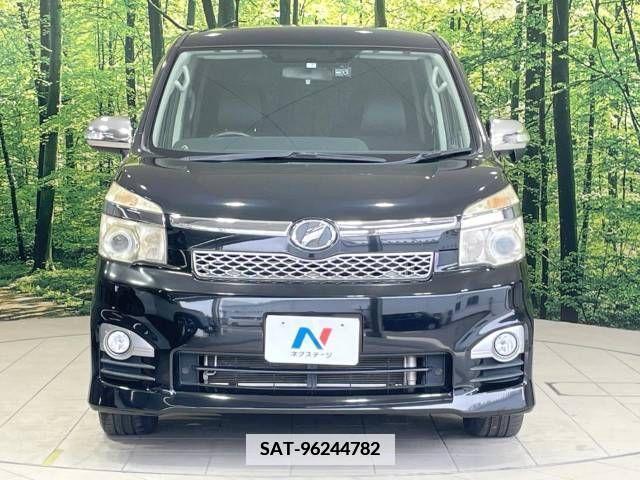 Toyota VOXY 2013-07 338809-15