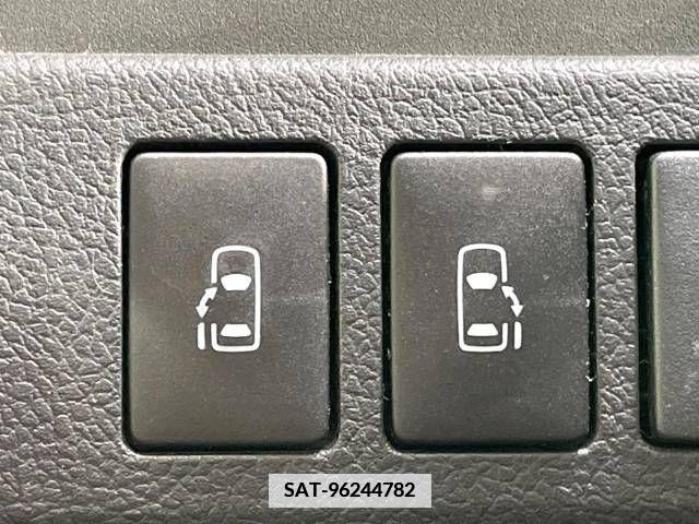 Toyota VOXY 2013-07 338809-3