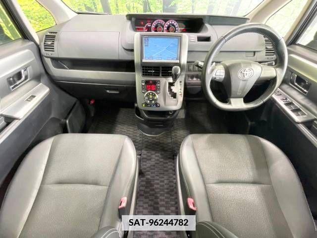 Toyota VOXY 2013-07 338809-1