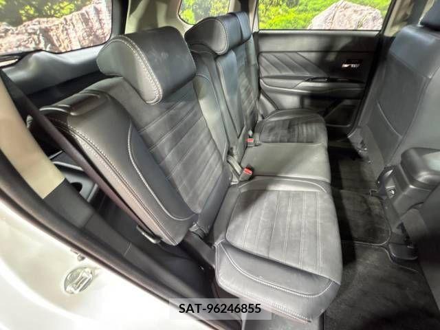 Mitsubishi OUTLANDER PHEV 2016-07 303564-9