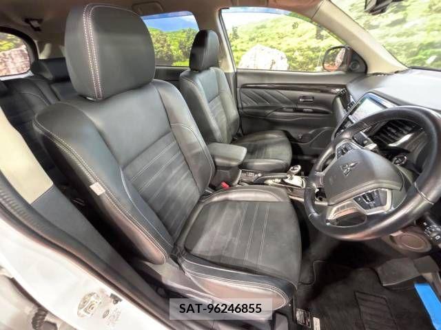 Mitsubishi OUTLANDER PHEV 2016-07 303564-8