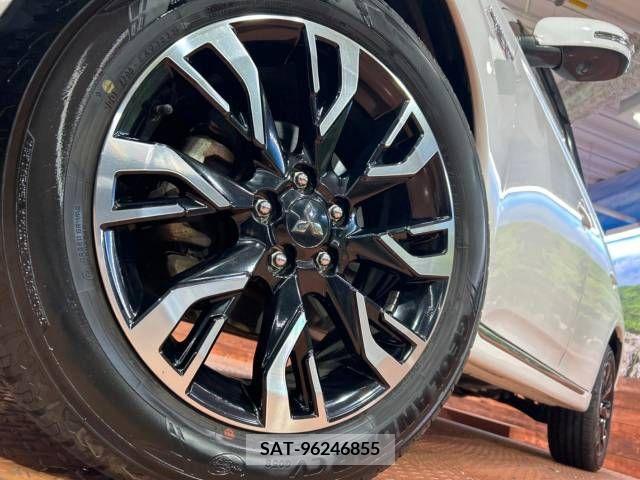 Mitsubishi OUTLANDER PHEV 2016-07 303564-13