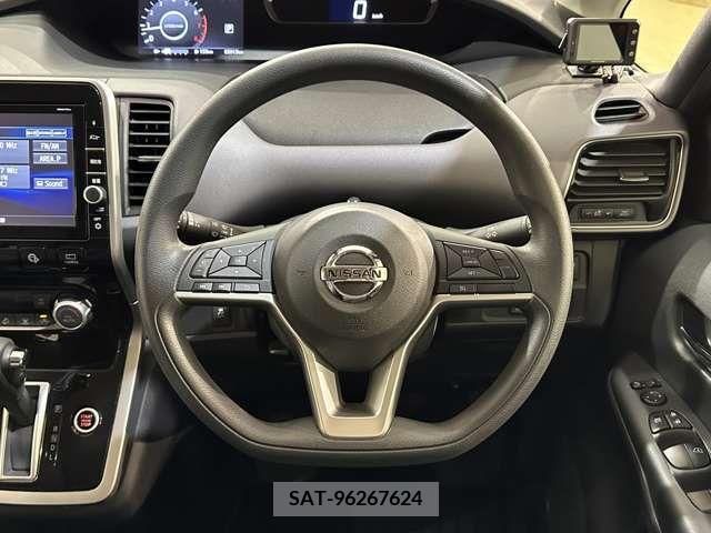 Nissan SERENA 2017-10 324919-13