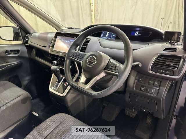 Nissan SERENA 2017-10 324919-12