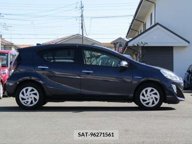 Toyota AQUA 2015-10 209026-3