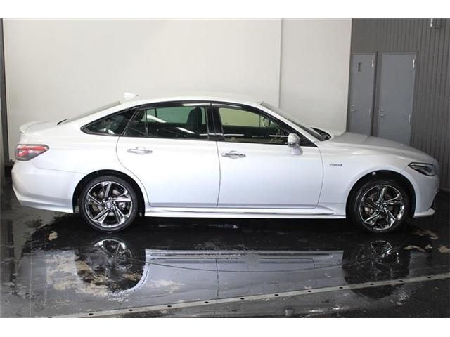 Toyota CROWN SEDAN 2018-08 182373-6