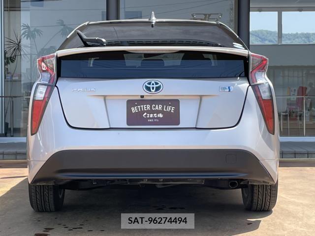 Toyota PRIUS 2016-03 330058-1