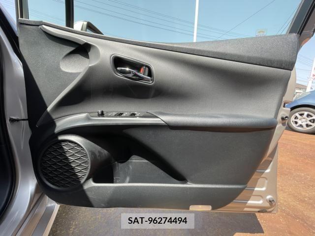 Toyota PRIUS 2016-03 330058-5