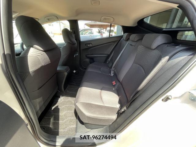 Toyota PRIUS 2016-03 330058-12