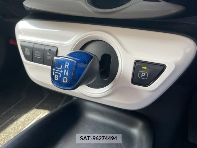 Toyota PRIUS 2016-03 330058-20