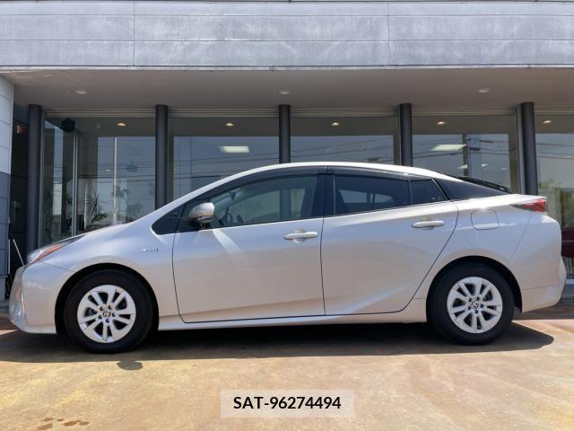 Toyota PRIUS 2016-03 330058-3
