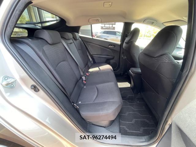 Toyota PRIUS 2016-03 330058-10