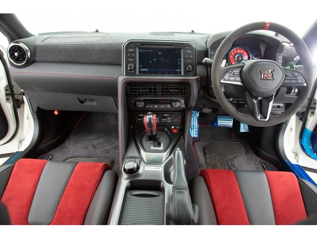 Nissan GT-R 2019-10 8615-1
