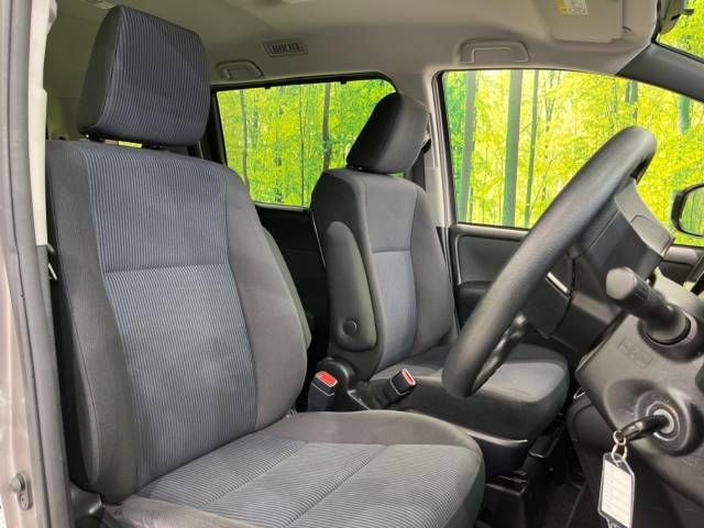 Toyota VOXY 2018-11 26668-7