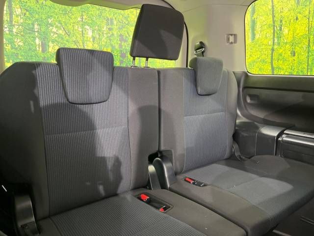 Toyota VOXY 2018-11 26668-9