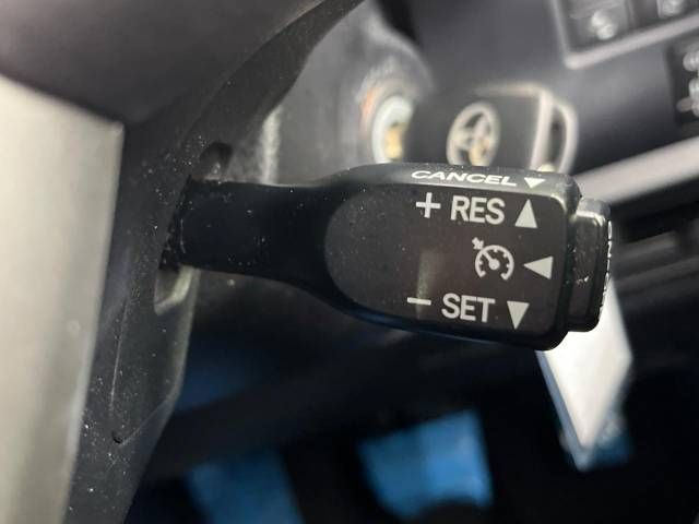 Toyota VOXY 2018-11 26668-3