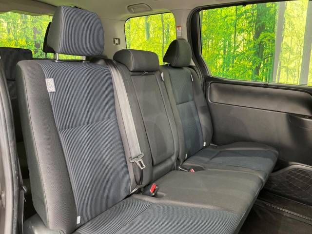 Toyota VOXY 2018-11 26668-8