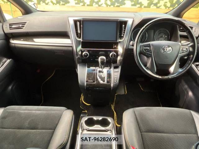 Toyota VELLFIRE 2017-01 243396-1