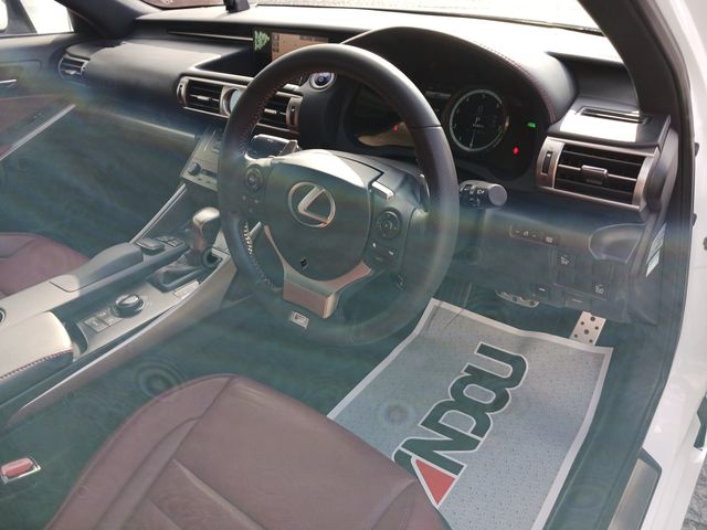 Lexus IS 2013-01 185363-10