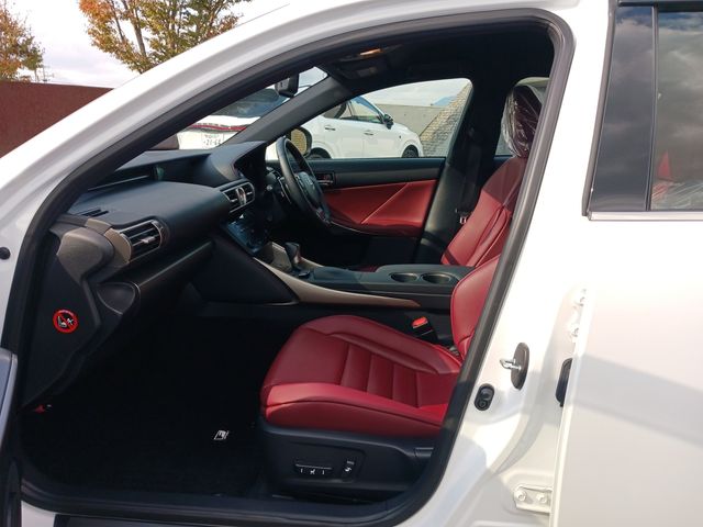 Lexus IS 2013-01 185363-22