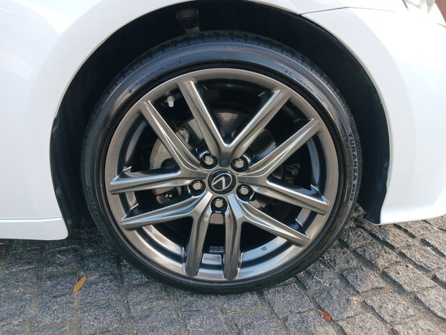 Lexus IS 2013-01 185363-7