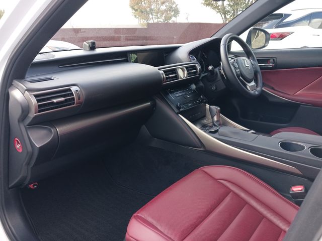 Lexus IS 2013-01 185363-23