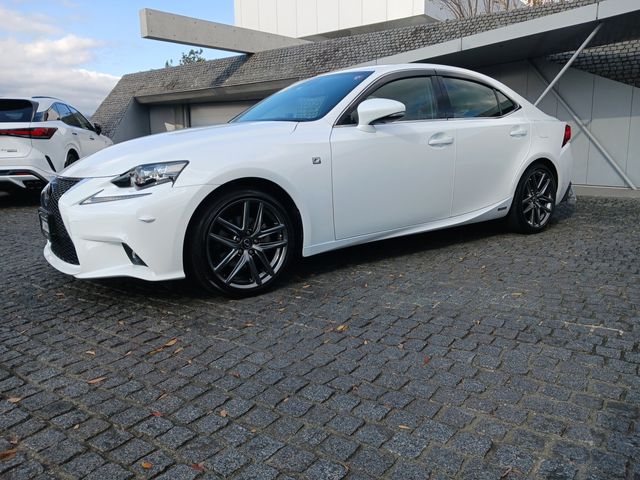 Lexus IS 2013-01 185363-1
