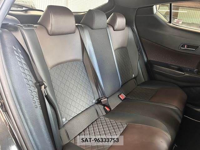Toyota C-HR 2018-01 343291-12