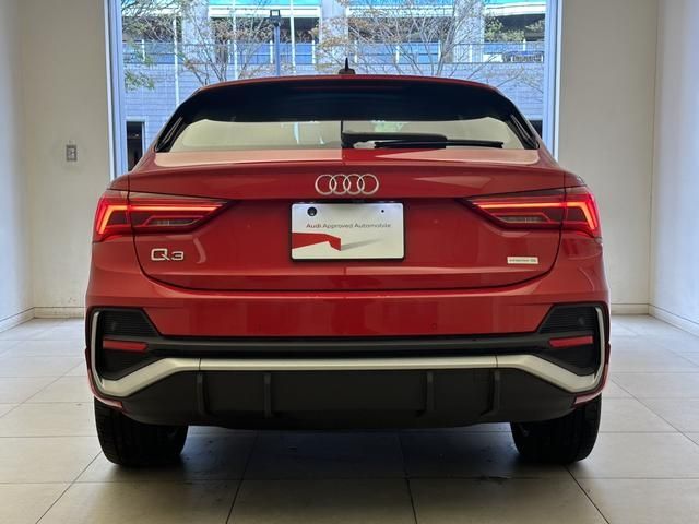 Audi Q3 2021-04 20949-3
