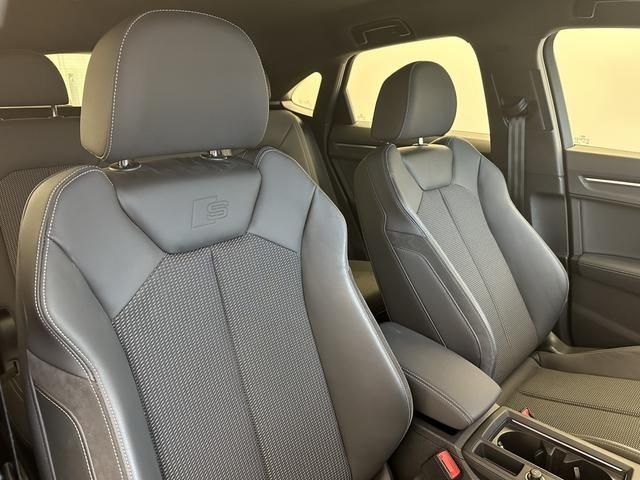 Audi Q3 2021-04 20949-12
