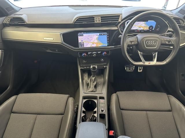 Audi Q3 2021-04 20949-6