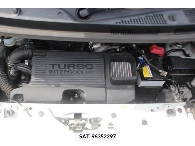 Toyota Pixis Mega 2019-04 310515-12
