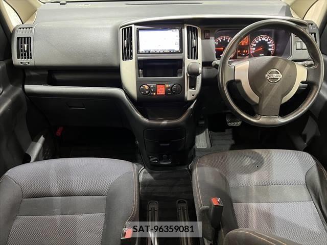 Nissan SERENA 2009-08 367629-1