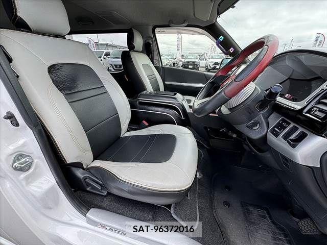 Toyota REGIUSACE VAN 2013-03 324743-14
