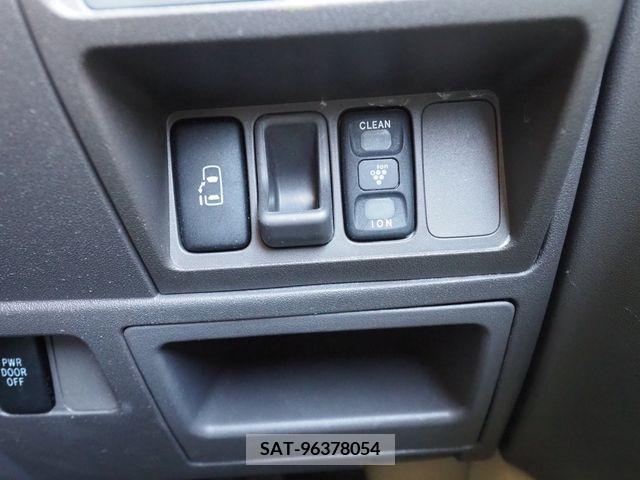 Toyota SIENTA 2013-10 313762-6