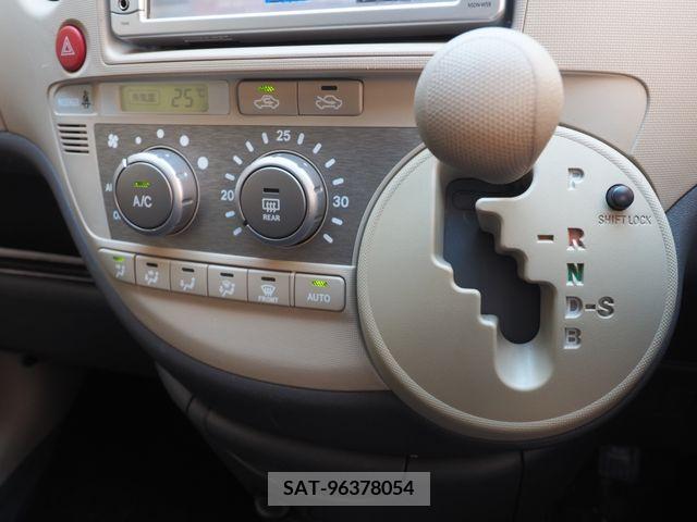 Toyota SIENTA 2013-10 313762-5